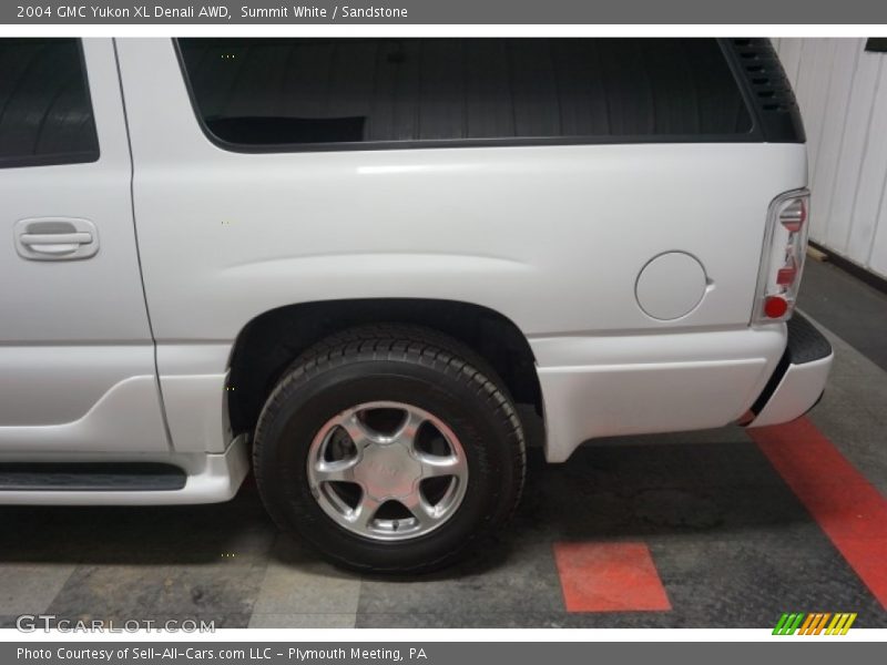 Summit White / Sandstone 2004 GMC Yukon XL Denali AWD