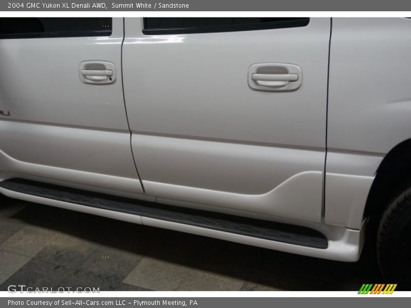 Summit White / Sandstone 2004 GMC Yukon XL Denali AWD