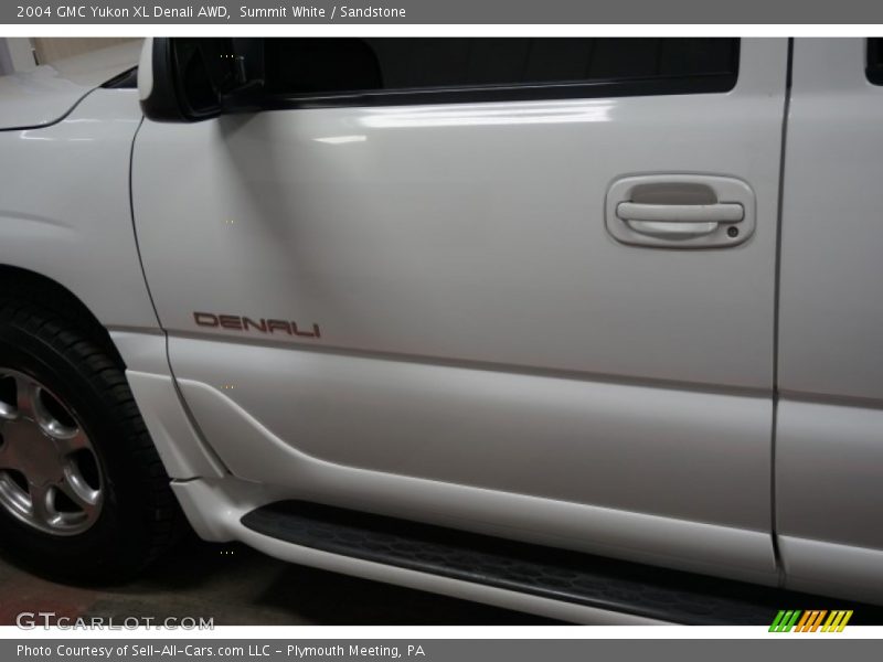 Summit White / Sandstone 2004 GMC Yukon XL Denali AWD