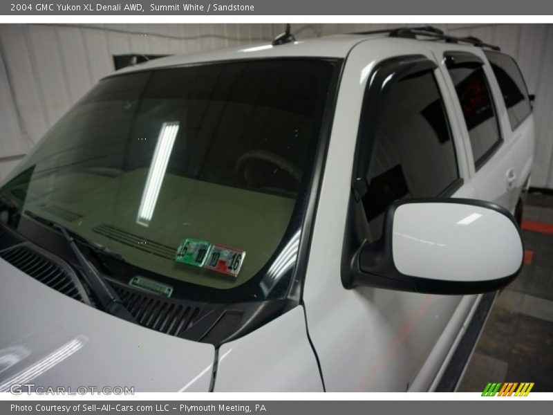 Summit White / Sandstone 2004 GMC Yukon XL Denali AWD