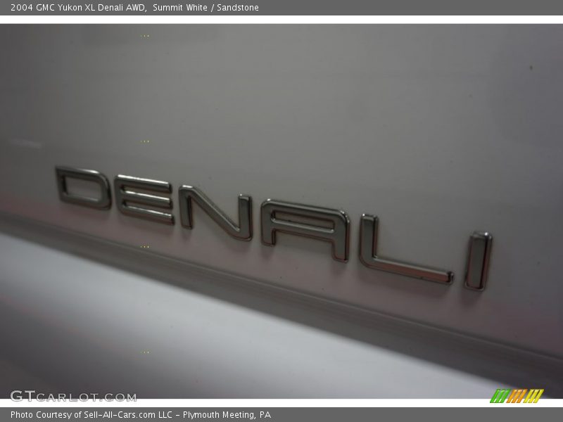 Summit White / Sandstone 2004 GMC Yukon XL Denali AWD