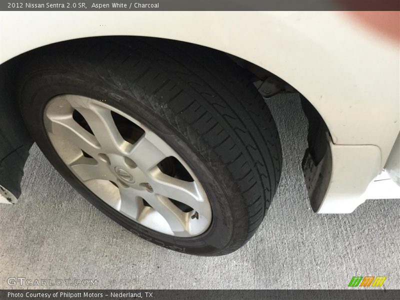 Aspen White / Charcoal 2012 Nissan Sentra 2.0 SR
