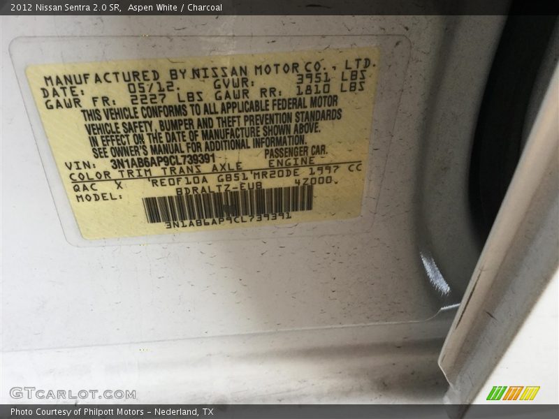 Aspen White / Charcoal 2012 Nissan Sentra 2.0 SR