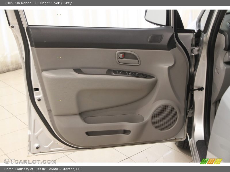 Bright Silver / Gray 2009 Kia Rondo LX