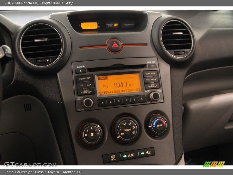 Bright Silver / Gray 2009 Kia Rondo LX