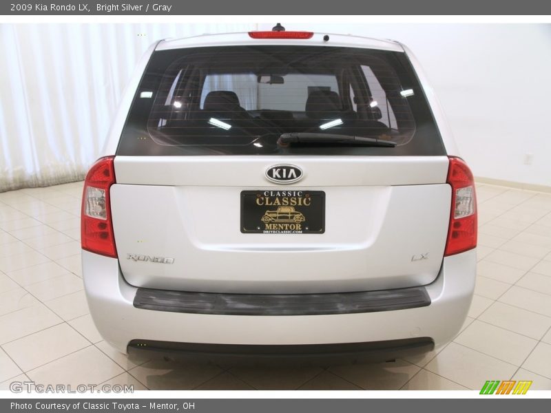 Bright Silver / Gray 2009 Kia Rondo LX