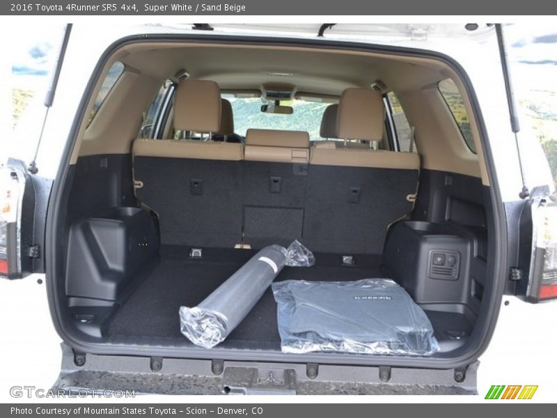 Super White / Sand Beige 2016 Toyota 4Runner SR5 4x4