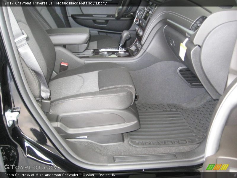 Mosaic Black Metallic / Ebony 2017 Chevrolet Traverse LT