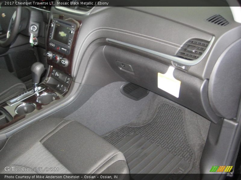 Mosaic Black Metallic / Ebony 2017 Chevrolet Traverse LT