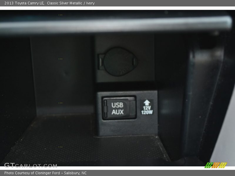 Classic Silver Metallic / Ivory 2013 Toyota Camry LE