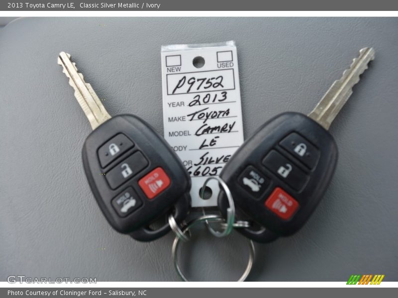 Classic Silver Metallic / Ivory 2013 Toyota Camry LE