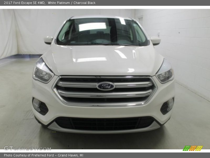 White Platinum / Charcoal Black 2017 Ford Escape SE 4WD