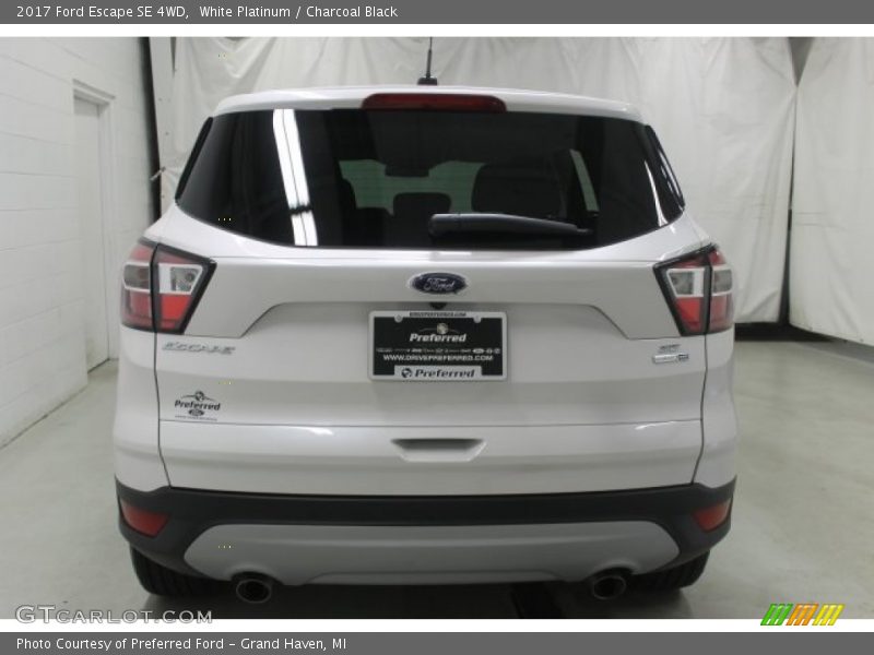 White Platinum / Charcoal Black 2017 Ford Escape SE 4WD