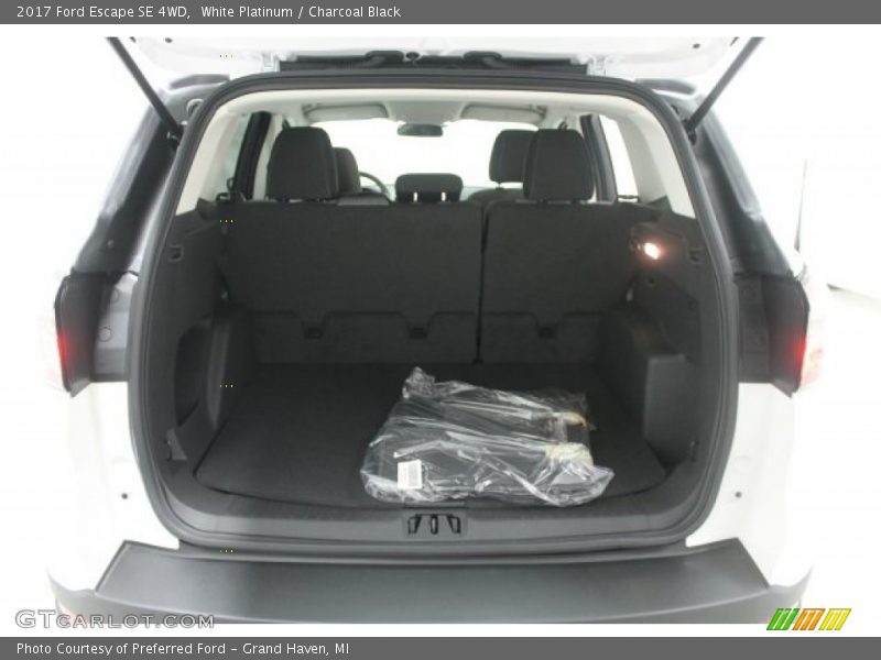 White Platinum / Charcoal Black 2017 Ford Escape SE 4WD