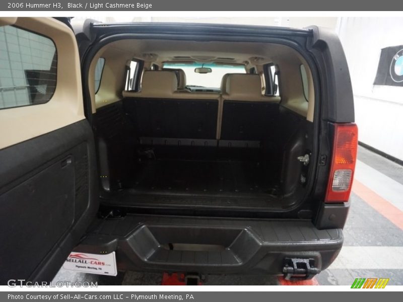 Black / Light Cashmere Beige 2006 Hummer H3