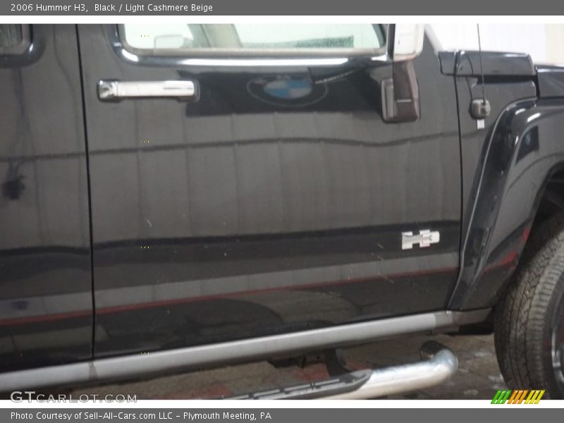 Black / Light Cashmere Beige 2006 Hummer H3