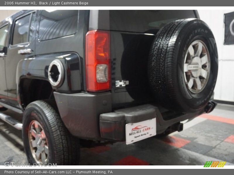 Black / Light Cashmere Beige 2006 Hummer H3