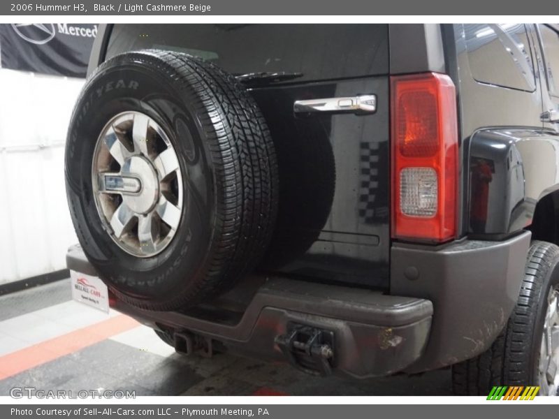 Black / Light Cashmere Beige 2006 Hummer H3