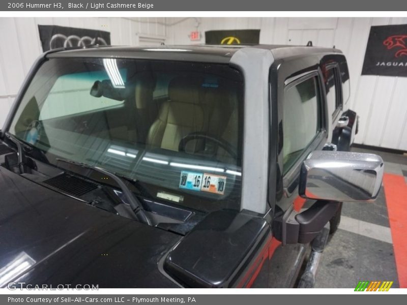 Black / Light Cashmere Beige 2006 Hummer H3