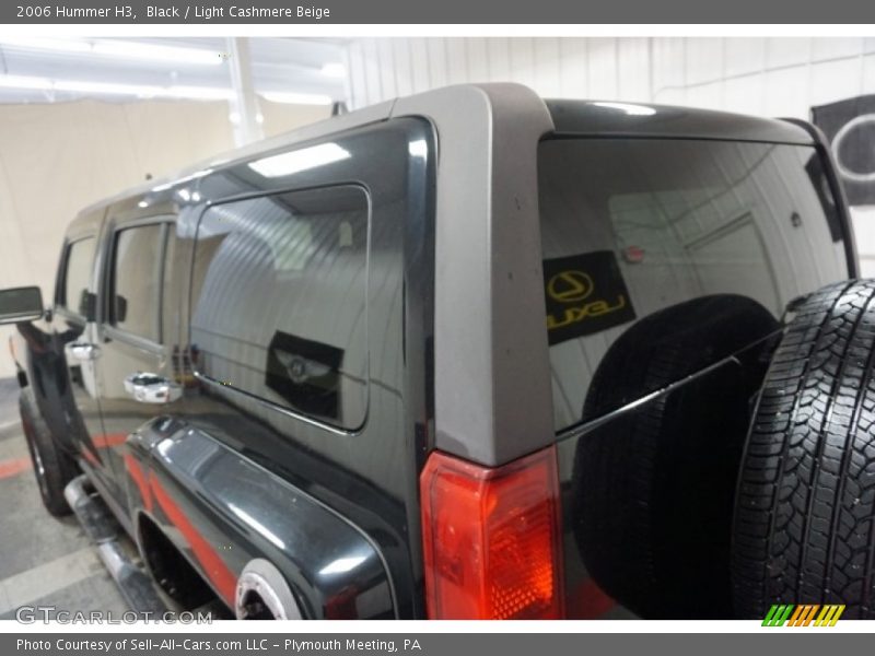 Black / Light Cashmere Beige 2006 Hummer H3