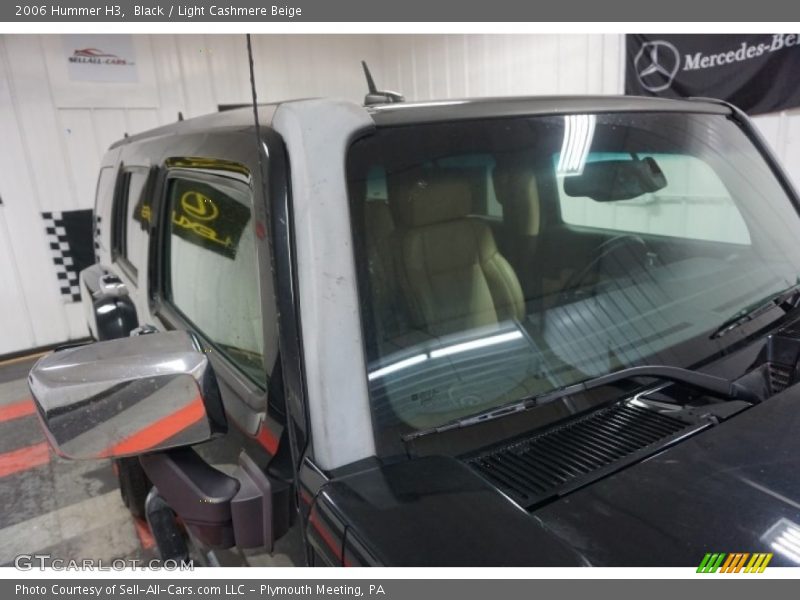 Black / Light Cashmere Beige 2006 Hummer H3