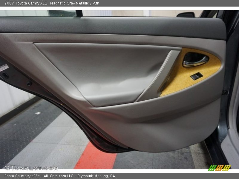 Magnetic Gray Metallic / Ash 2007 Toyota Camry XLE