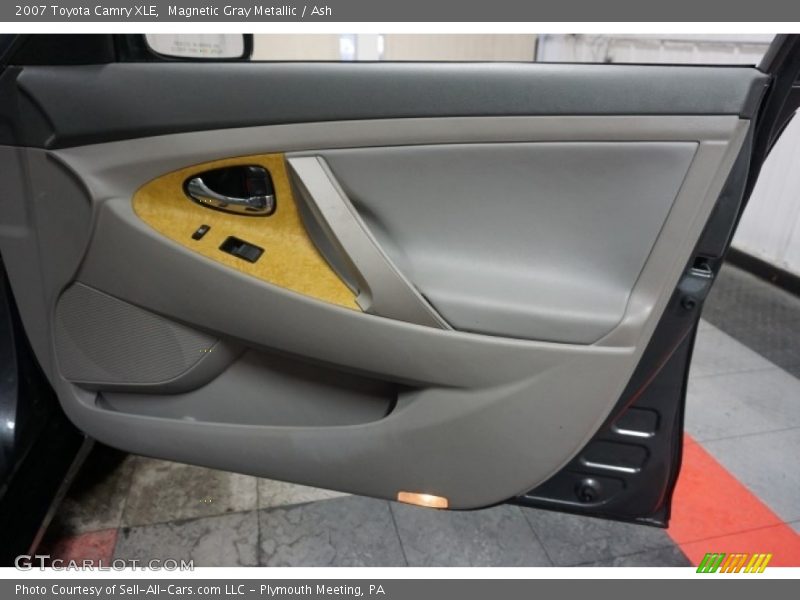 Magnetic Gray Metallic / Ash 2007 Toyota Camry XLE