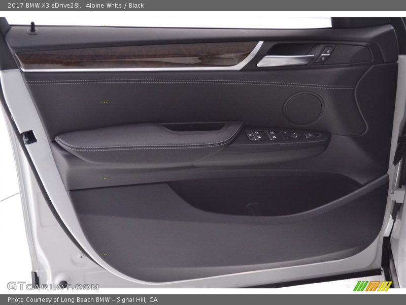 Alpine White / Black 2017 BMW X3 sDrive28i