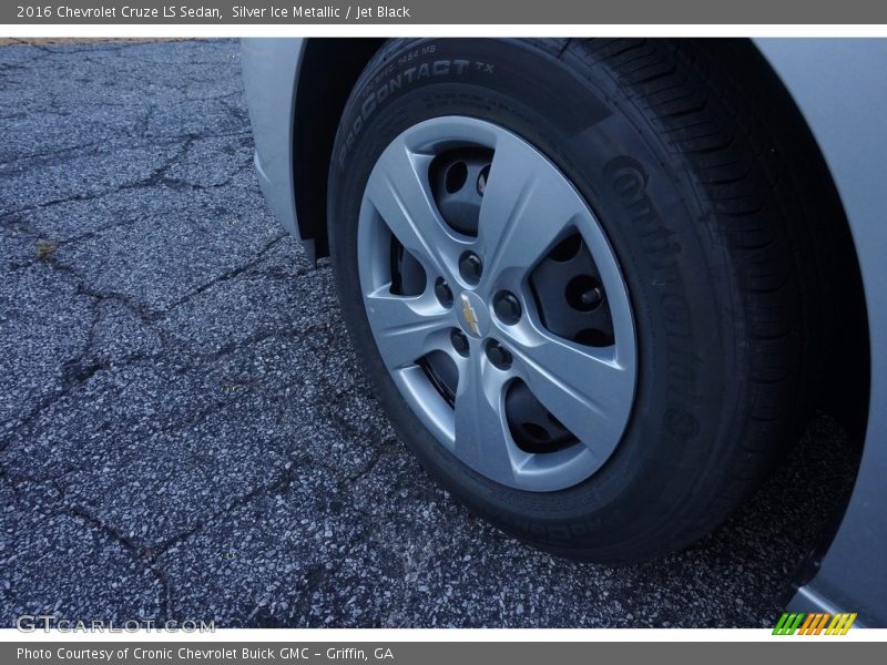 Silver Ice Metallic / Jet Black 2016 Chevrolet Cruze LS Sedan