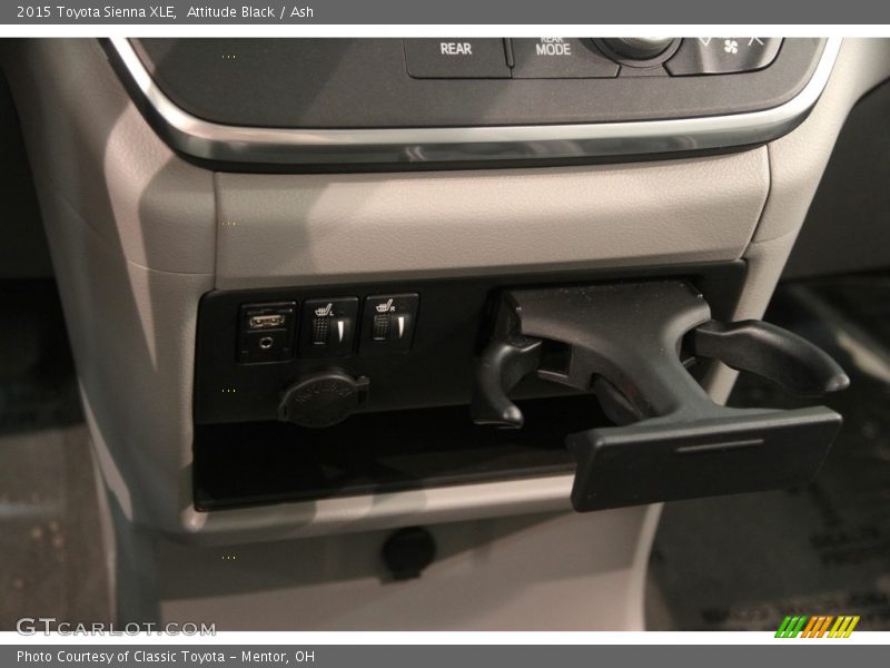 Attitude Black / Ash 2015 Toyota Sienna XLE