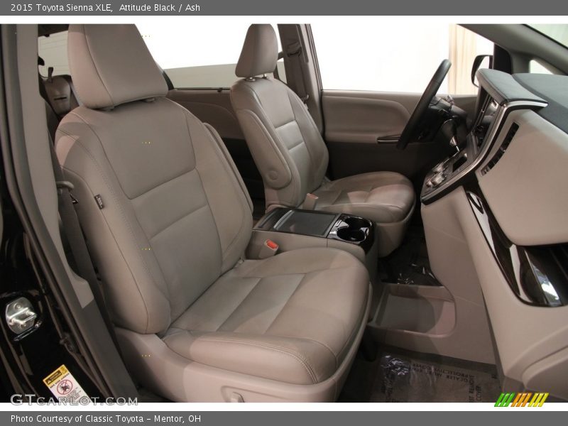 Attitude Black / Ash 2015 Toyota Sienna XLE