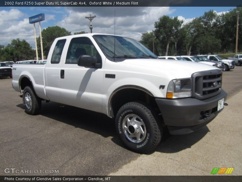 Oxford White / Medium Flint 2002 Ford F250 Super Duty XL SuperCab 4x4