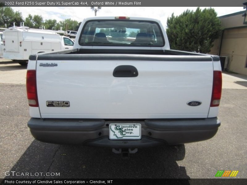 Oxford White / Medium Flint 2002 Ford F250 Super Duty XL SuperCab 4x4
