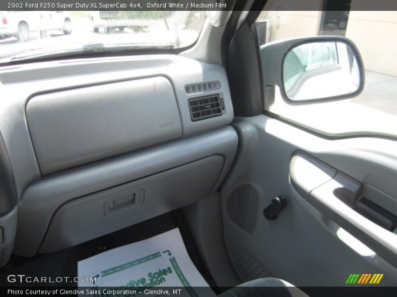 Oxford White / Medium Flint 2002 Ford F250 Super Duty XL SuperCab 4x4