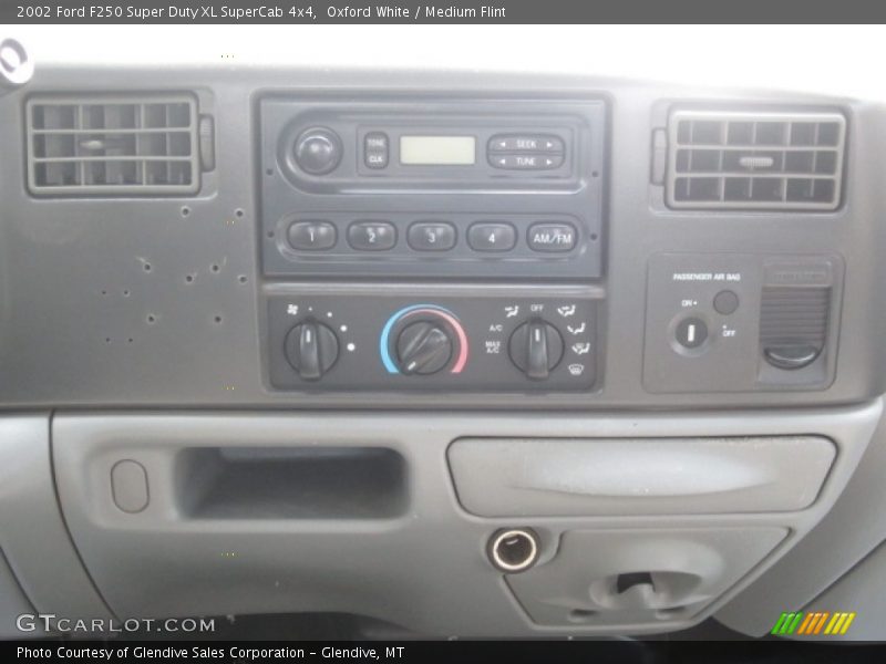 Oxford White / Medium Flint 2002 Ford F250 Super Duty XL SuperCab 4x4