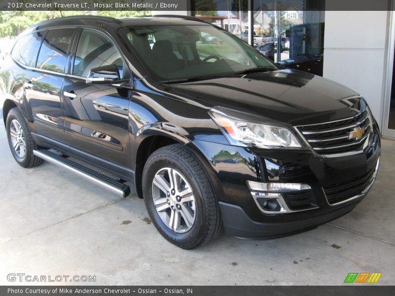 Front 3/4 View of 2017 Traverse LT