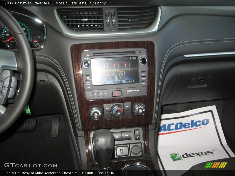 Mosaic Black Metallic / Ebony 2017 Chevrolet Traverse LT