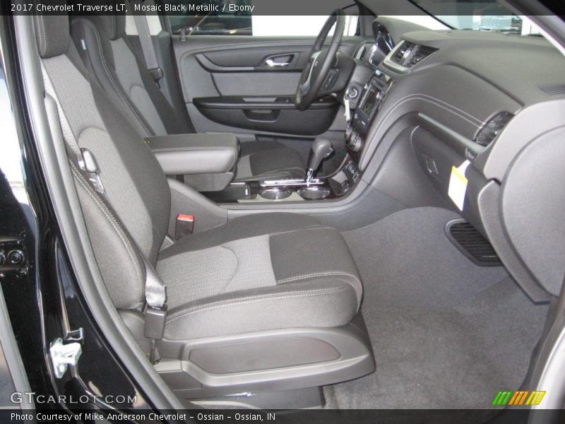 Mosaic Black Metallic / Ebony 2017 Chevrolet Traverse LT