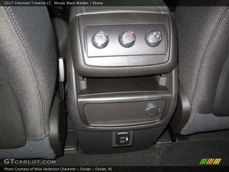 Mosaic Black Metallic / Ebony 2017 Chevrolet Traverse LT