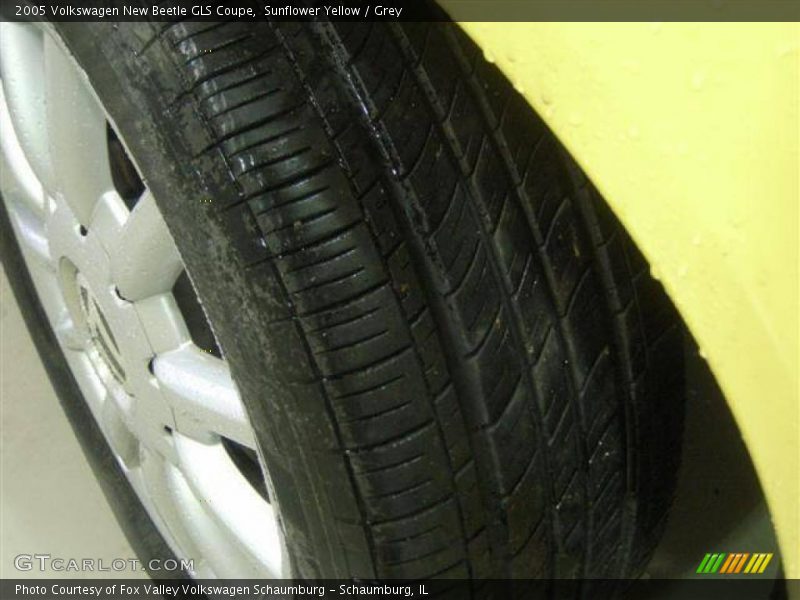 Sunflower Yellow / Grey 2005 Volkswagen New Beetle GLS Coupe