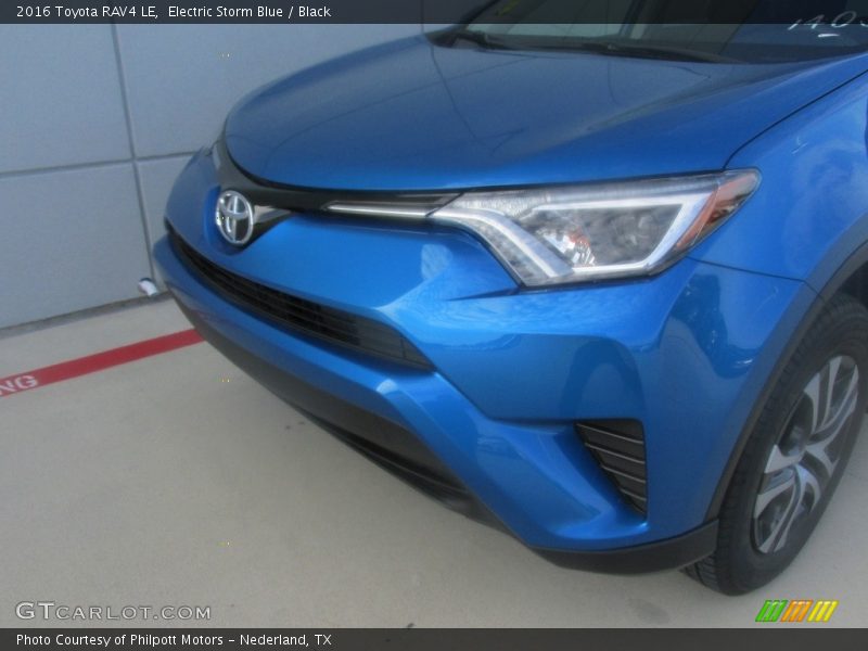 Electric Storm Blue / Black 2016 Toyota RAV4 LE
