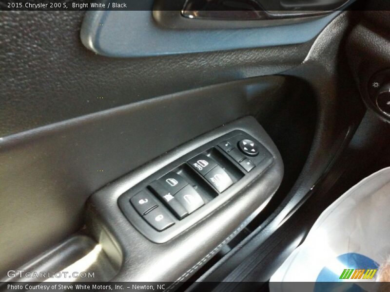 Bright White / Black 2015 Chrysler 200 S