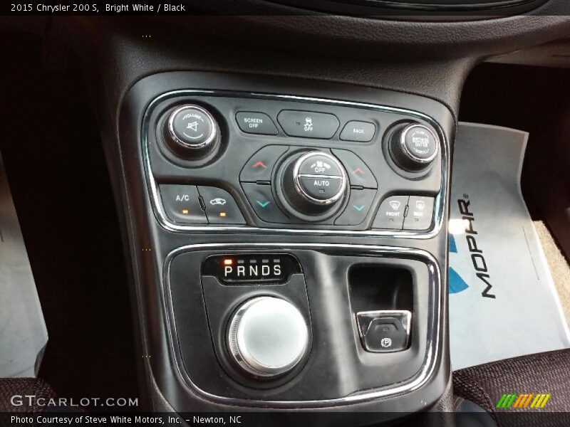 Bright White / Black 2015 Chrysler 200 S