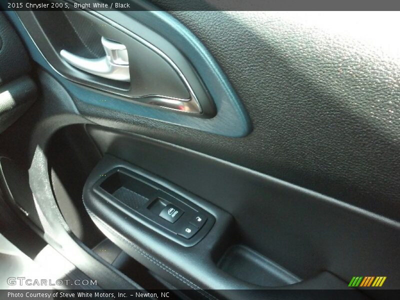 Bright White / Black 2015 Chrysler 200 S