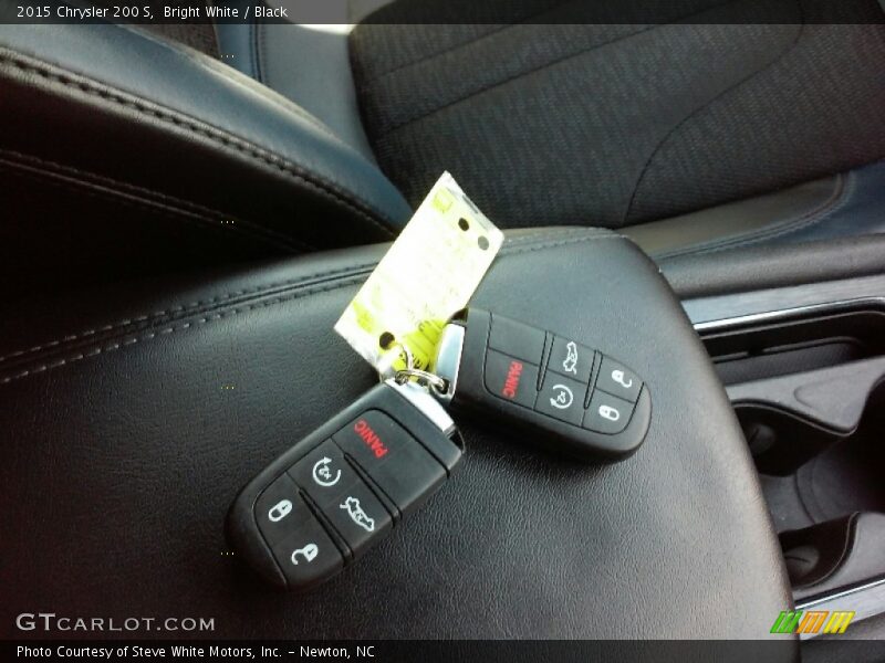 Bright White / Black 2015 Chrysler 200 S