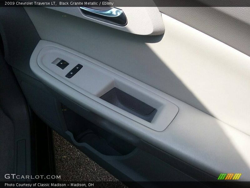 Black Granite Metallic / Ebony 2009 Chevrolet Traverse LT