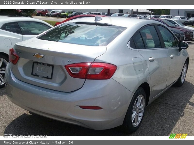 Silver Ice Metallic / Jet Black 2016 Chevrolet Cruze LT Sedan