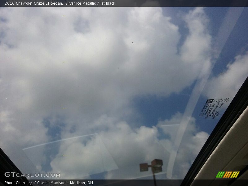 Silver Ice Metallic / Jet Black 2016 Chevrolet Cruze LT Sedan