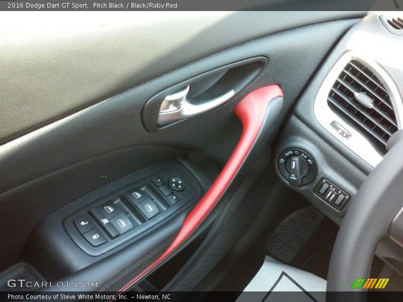 Pitch Black / Black/Ruby Red 2016 Dodge Dart GT Sport