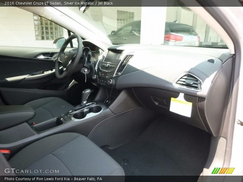 Silver Ice Metallic / Jet Black 2016 Chevrolet Cruze LT Sedan